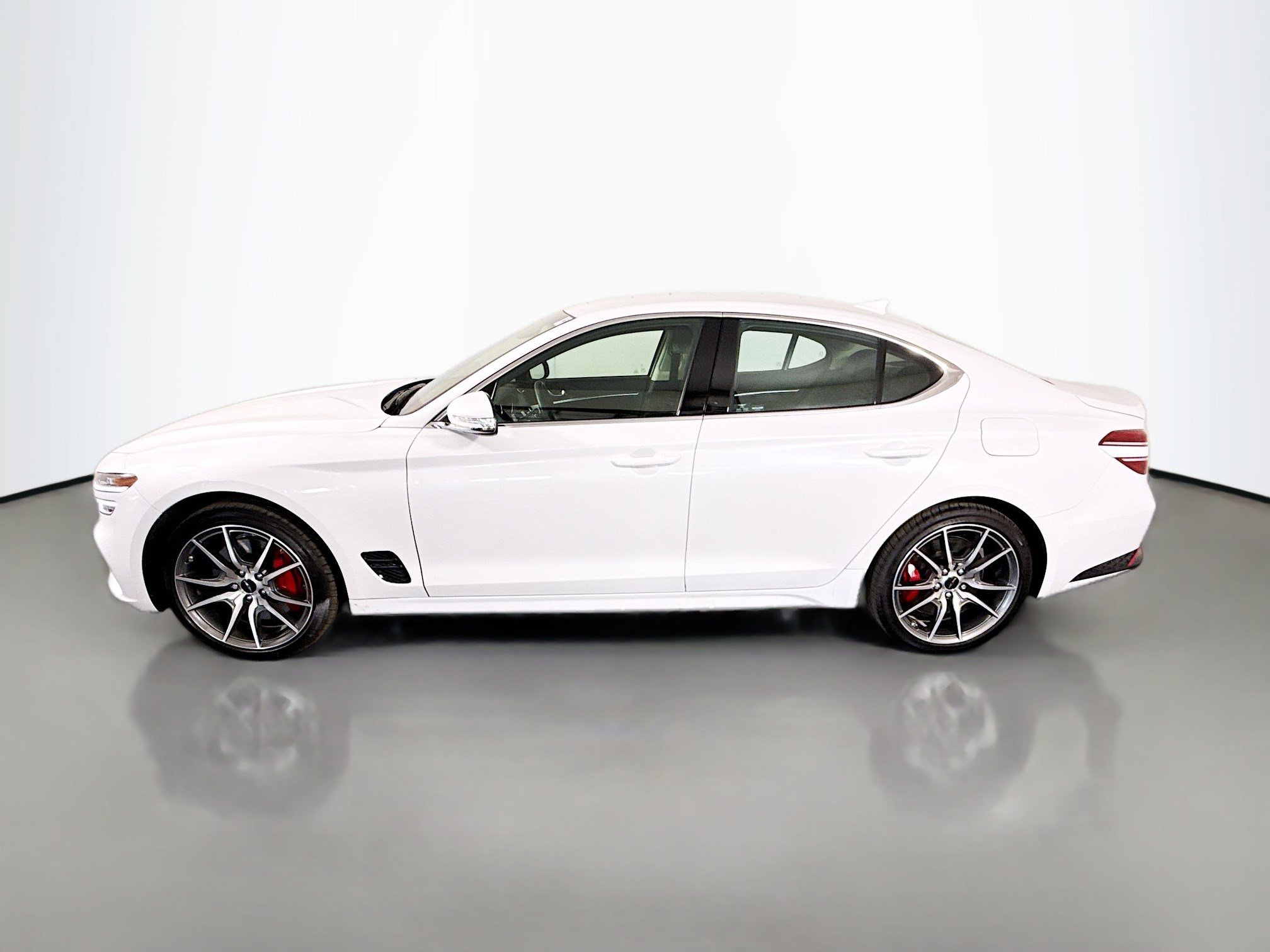 Used 2025 Genesis G70 2.5T image 6