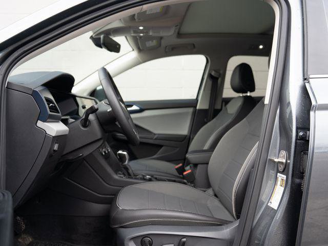 Used 2022 Volkswagen Taos SE w/ Panoramic Sunroof Package AWD/4WD image 17