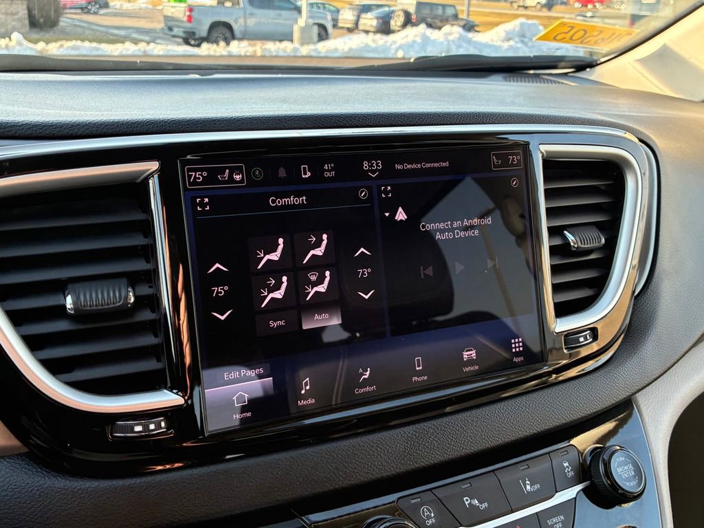 Used 2024 Chrysler Pacifica Touring-L image 20