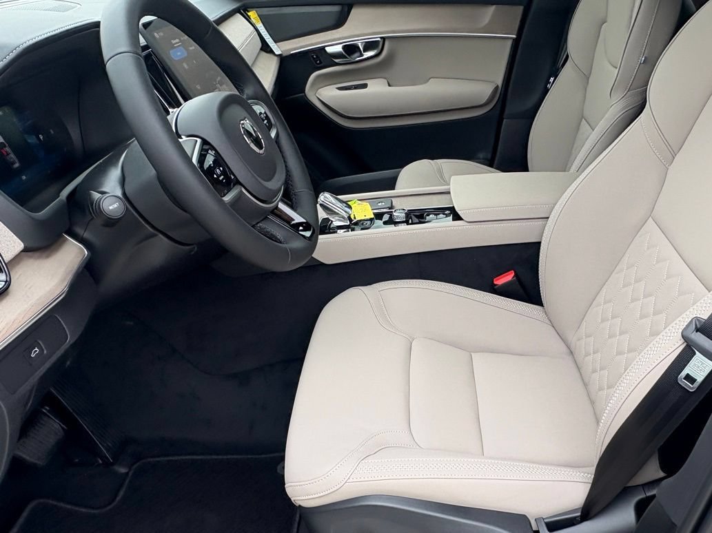 New 2026 Volvo XC90 B5 Plus w/ Protection Package Premier AWD/4WD image 18