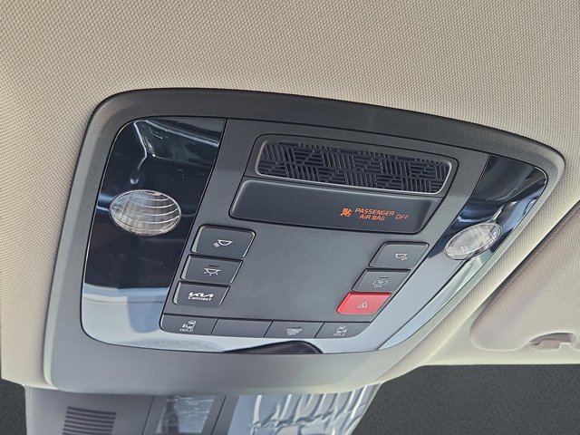 Used 2025 Kia Carnival FWD image 28