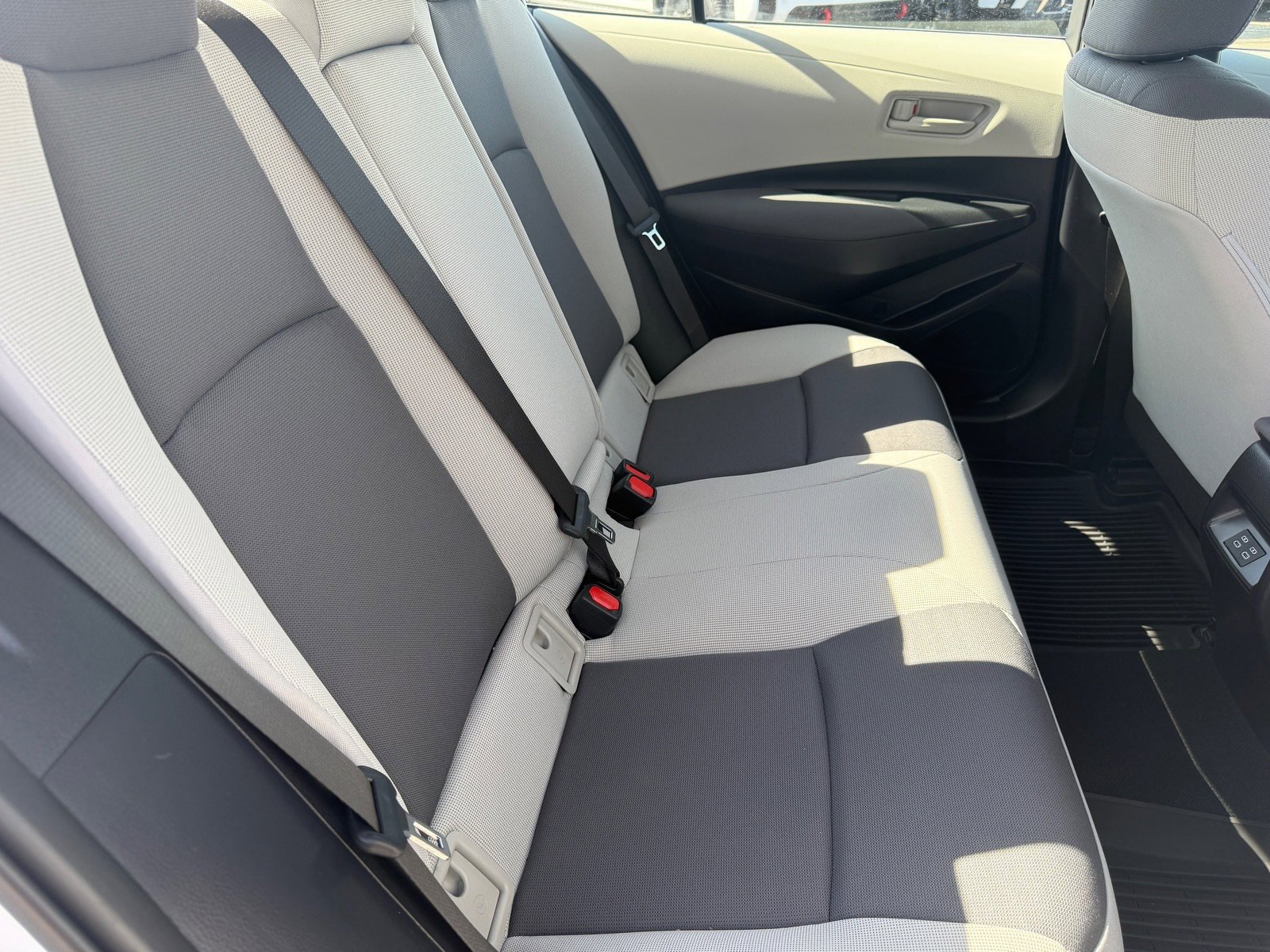 Used 2025 Toyota Corolla LE image 25