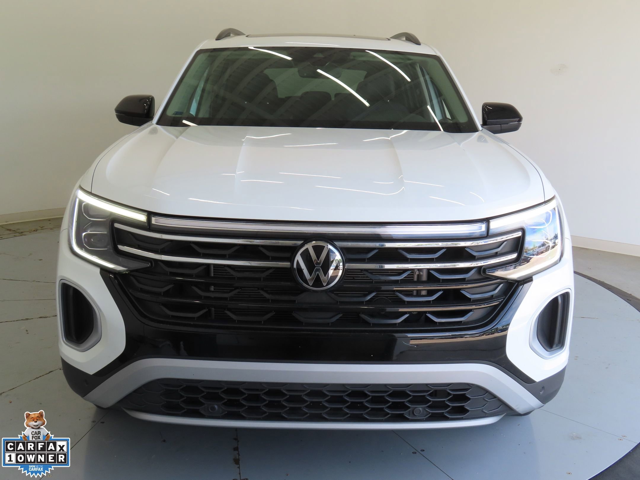 Used 2024 Volkswagen Atlas Peak Edition SE AWD/4WD image 8
