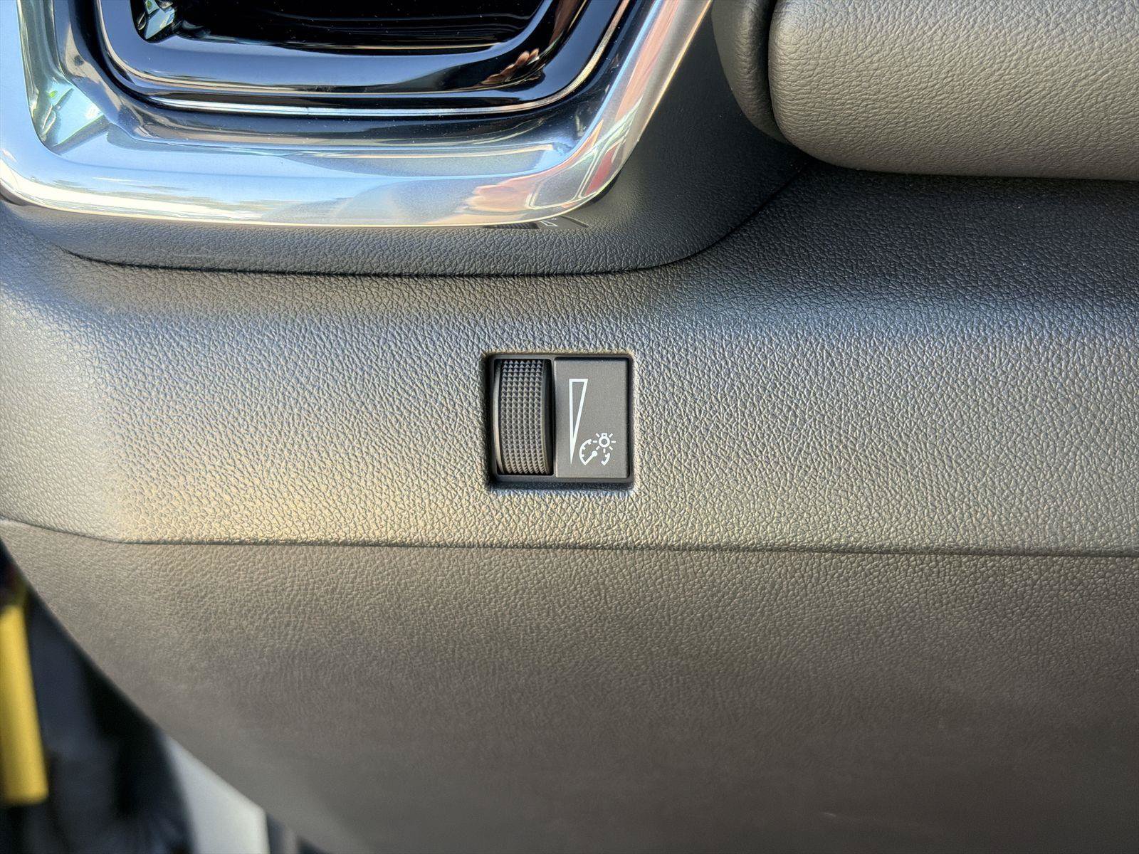 Used 2023 GMC Canyon Elevation RWD image 17