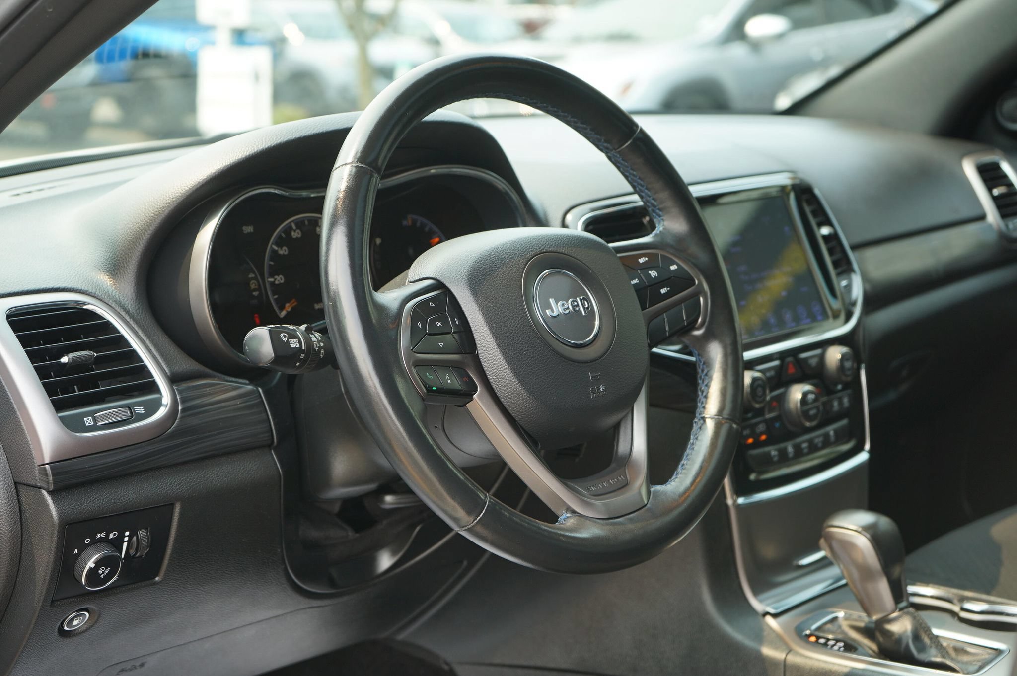 Used 2019 Jeep Grand Cherokee Laredo AWD/4WD image 13
