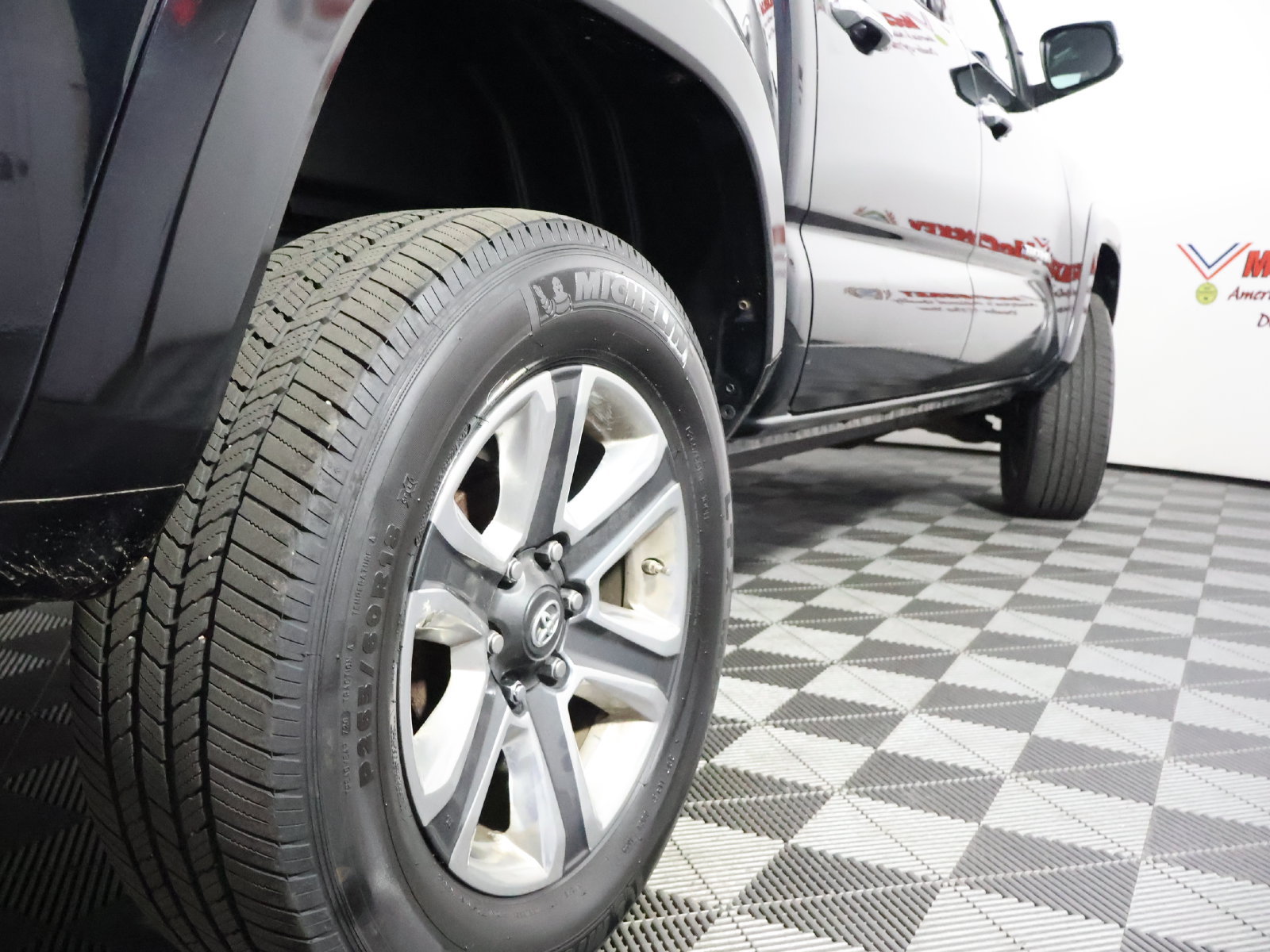 Used 2016 Toyota Tacoma Limited w/ Towing Package AWD/4WD image 10
