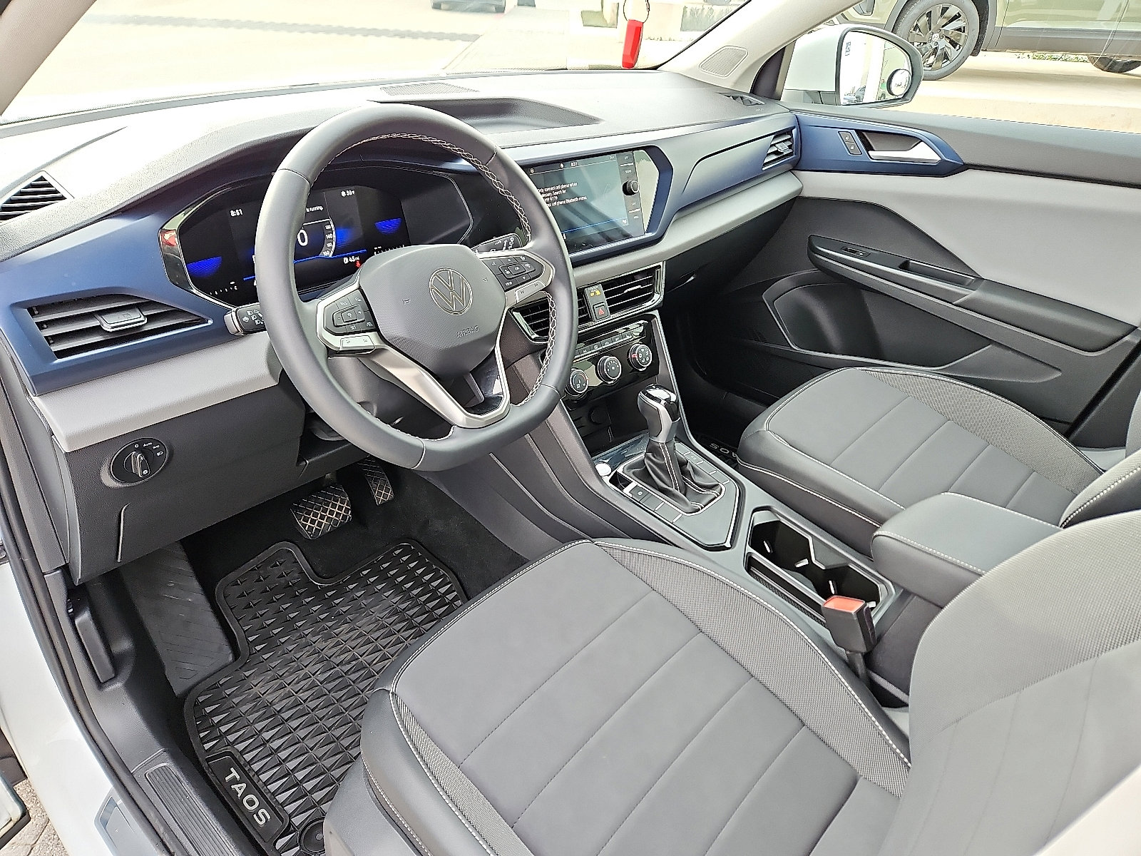 Certified 2023 Volkswagen Taos SE w/ Black Wheel Package image 11