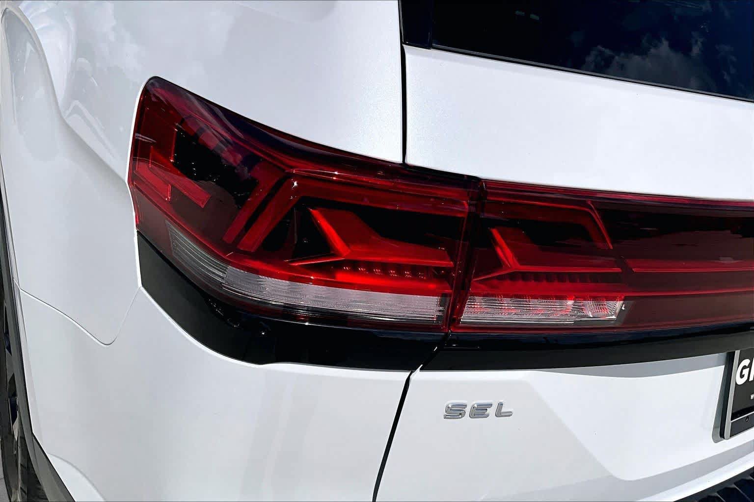 Used 2024 Volkswagen Atlas Peak Edition SEL AWD/4WD image 27