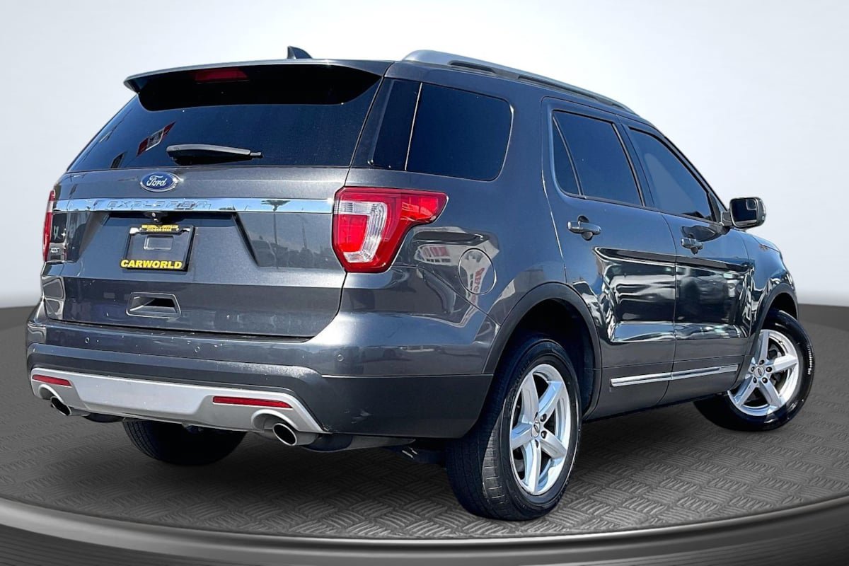 Used 2016 Ford Explorer XLT FWD image 13