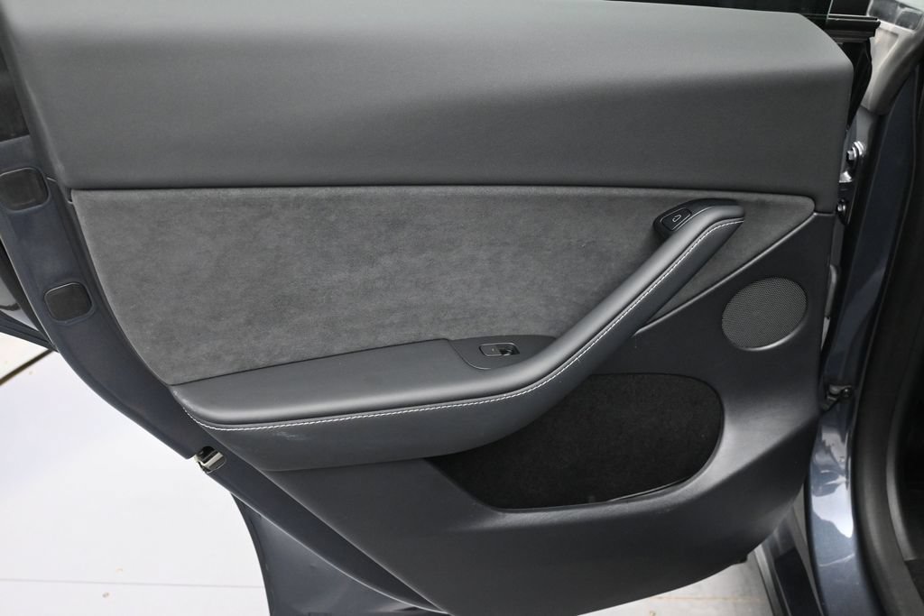 Used 2023 Tesla Model Y Long Range AWD/4WD image 18