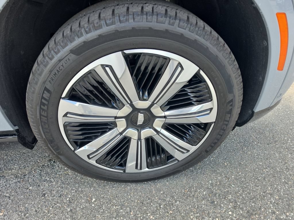 Certified 2026 Cadillac Escalade IQ Luxury 2 AWD/4WD image 9