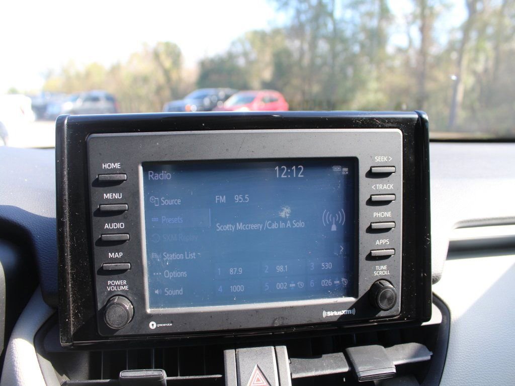 Used 2022 Toyota RAV4 XLE w/ Convenience Package image 7