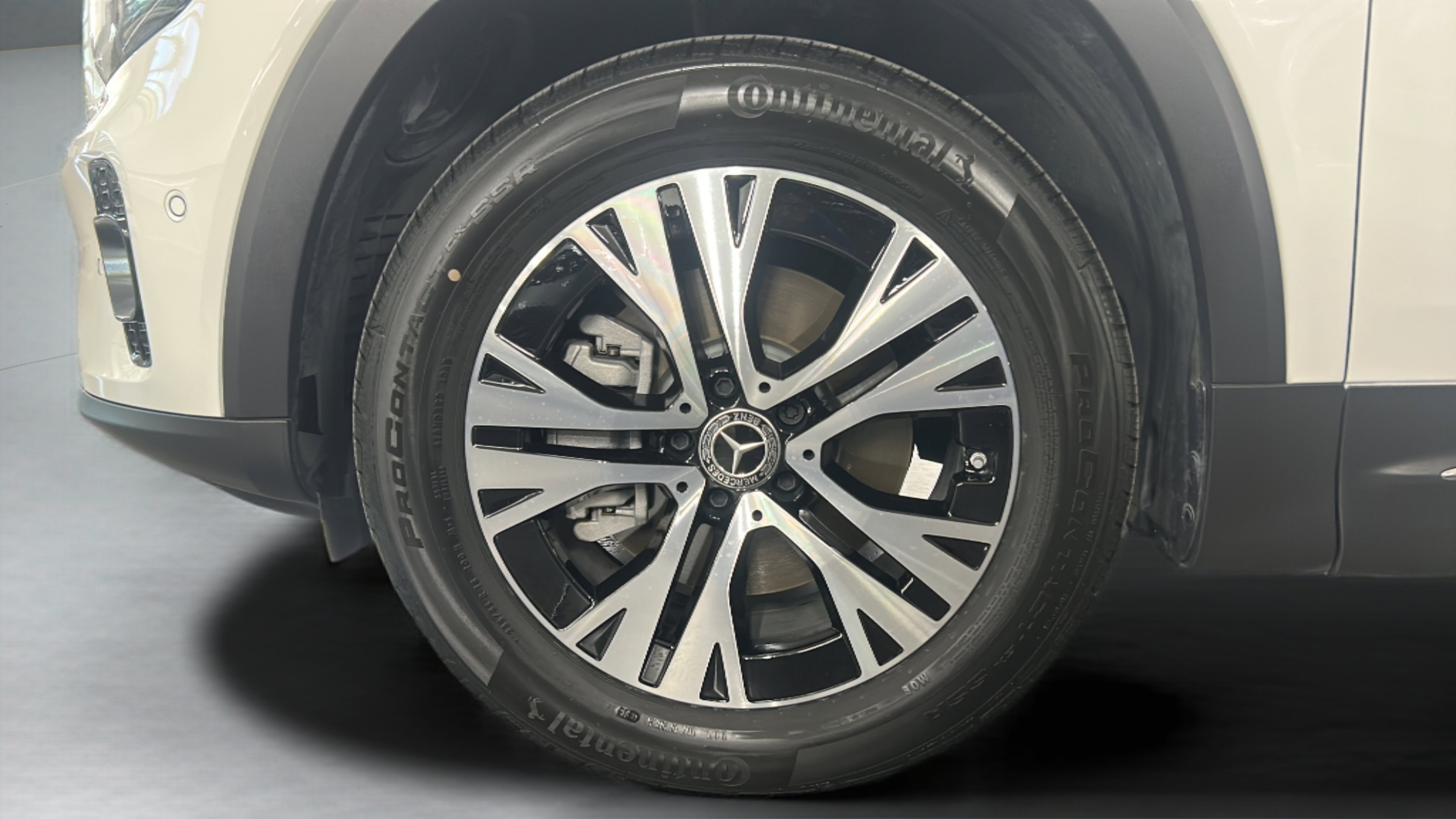 Used 2025 Mercedes-Benz GLB 250 image 41