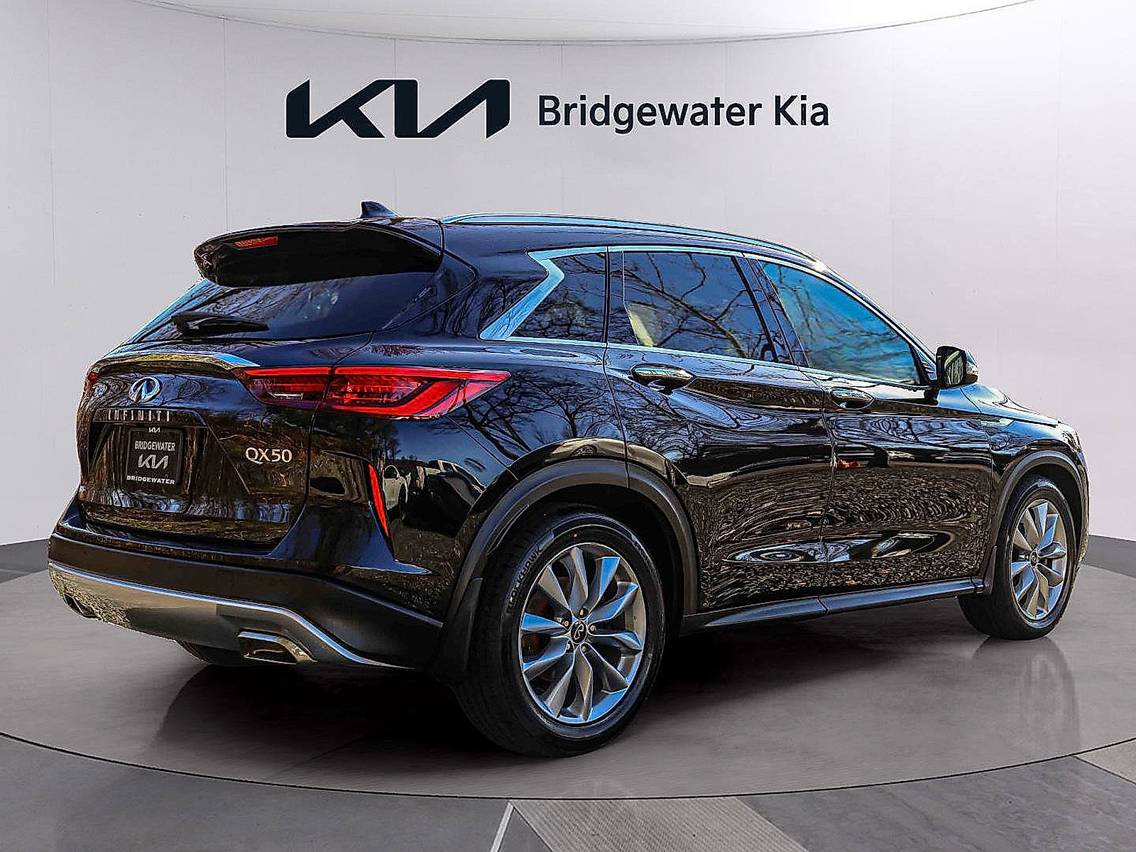 Used 2020 INFINITI QX50 Luxe w/ Navigation Package image 6