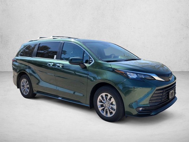 Used 2026 Toyota Sienna XLE FWD image 3