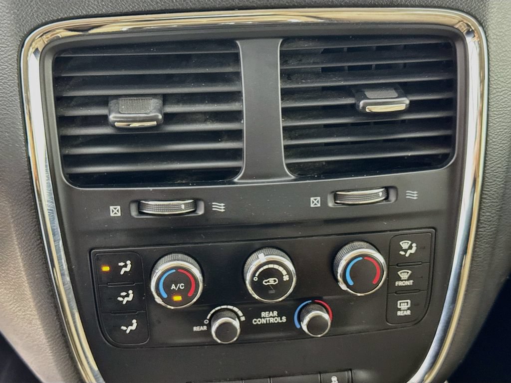 Used 2015 Dodge Grand Caravan SXT FWD image 17