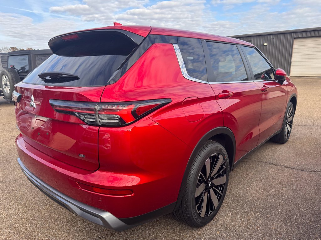 New 2026 Mitsubishi Outlander LE image 6