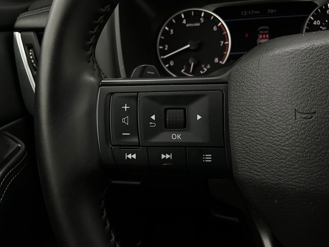 Used 2025 Nissan Rogue SV image 33