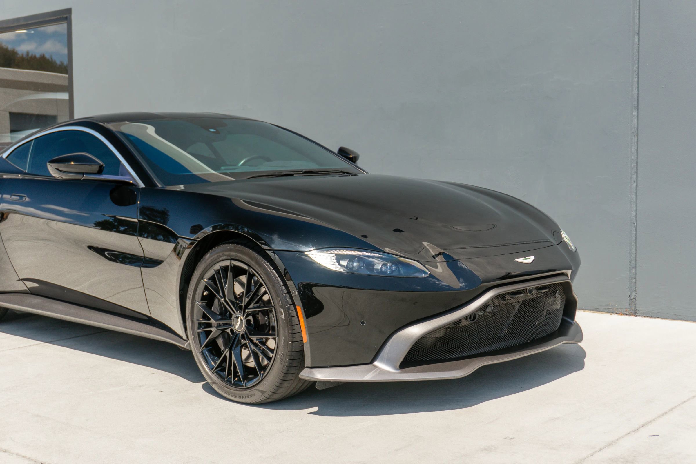Used 2020 Aston Martin V8 Vantage Coupe RWD image 33