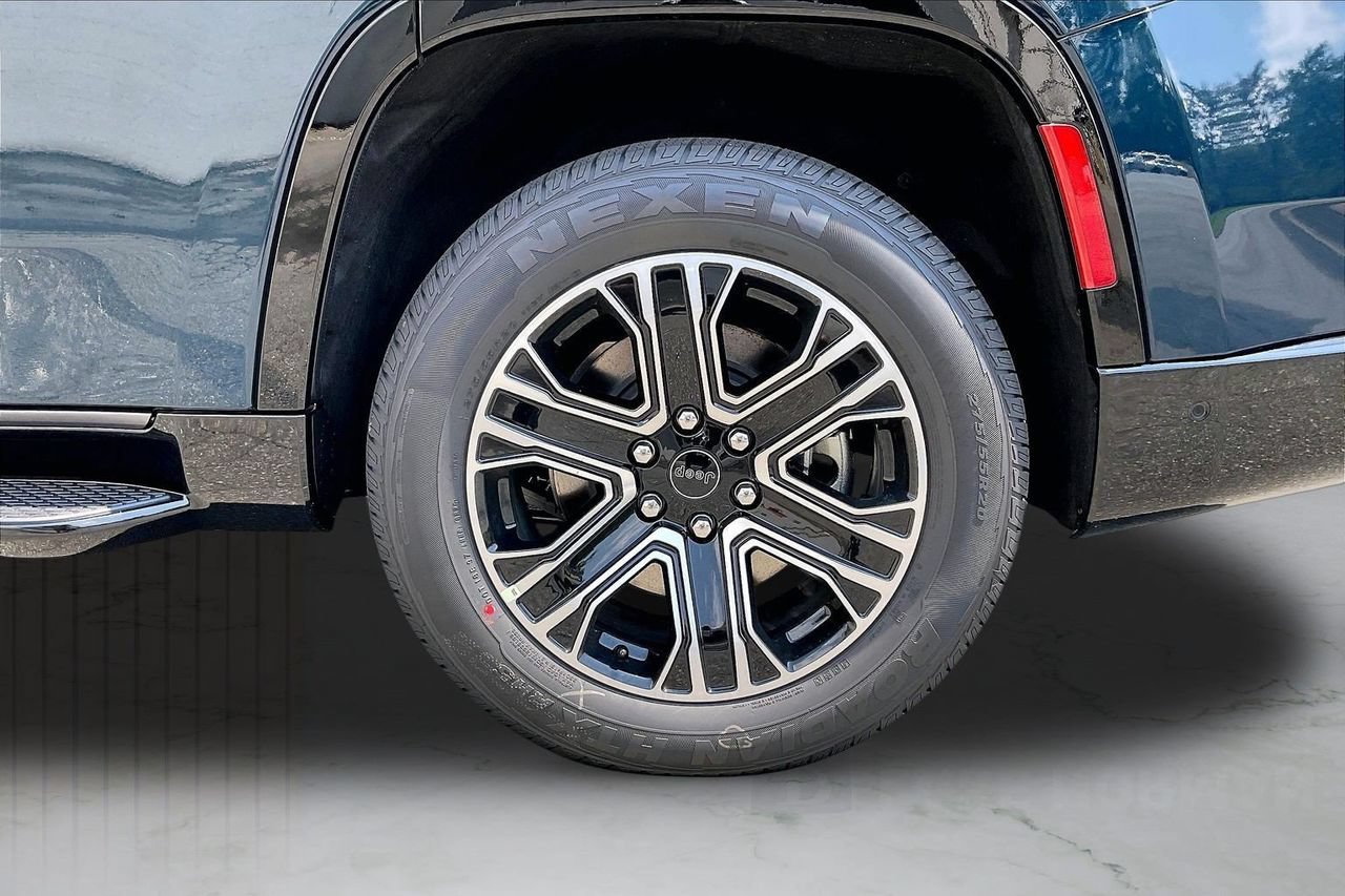 New 2026 Jeep Grand Wagoneer 4WD image 37
