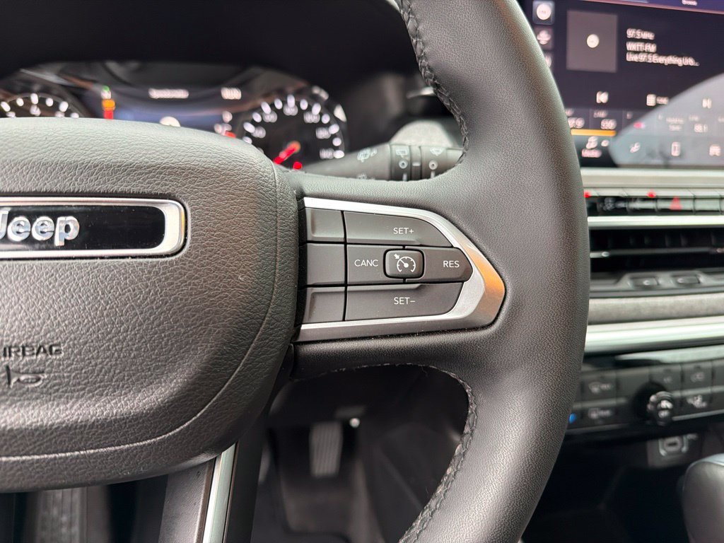Certified 2024 Jeep Compass Latitude AWD/4WD image 17