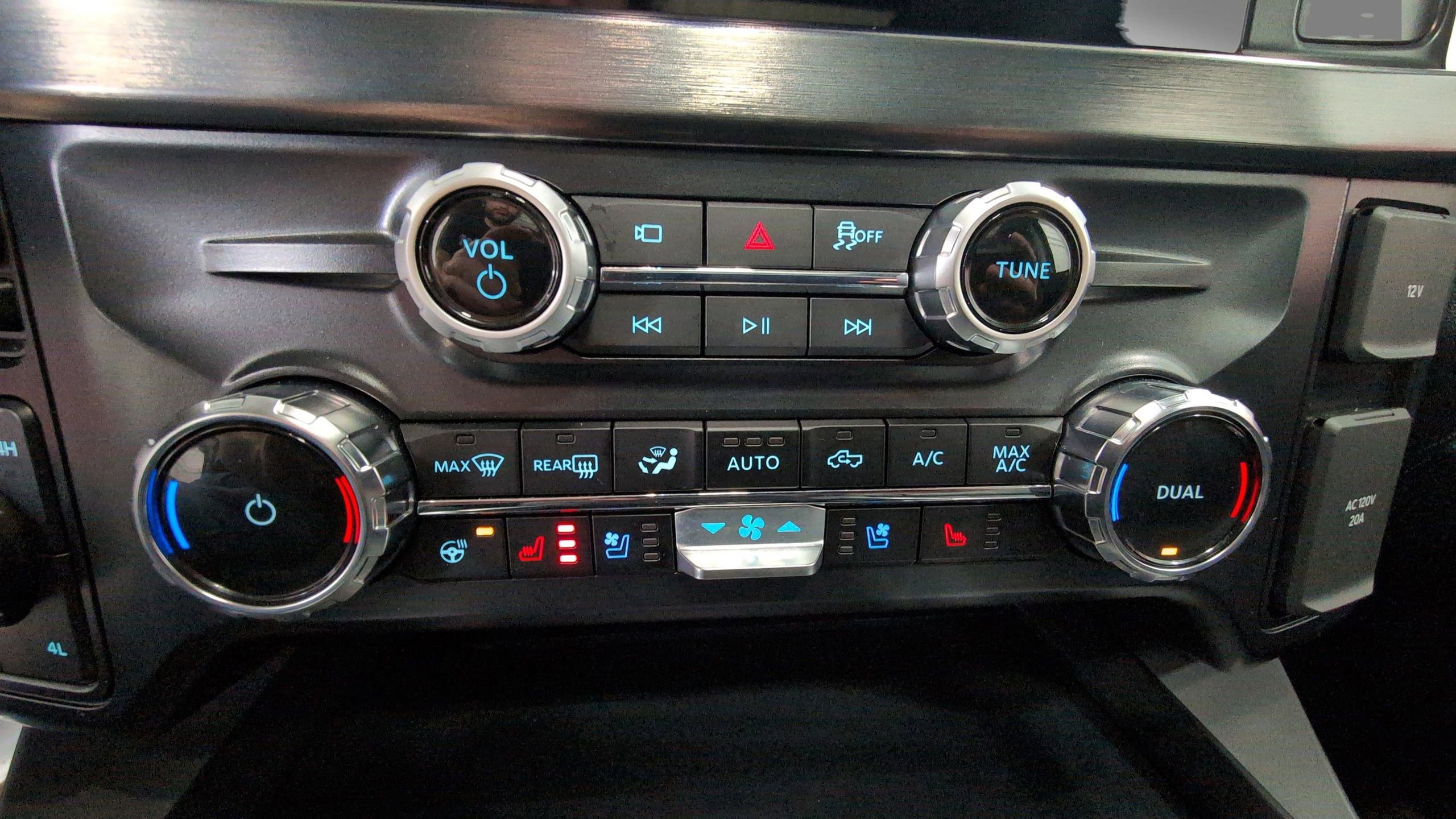 Used 2025 Ford F250 Lariat w/ Lariat Ultimate Package image 27