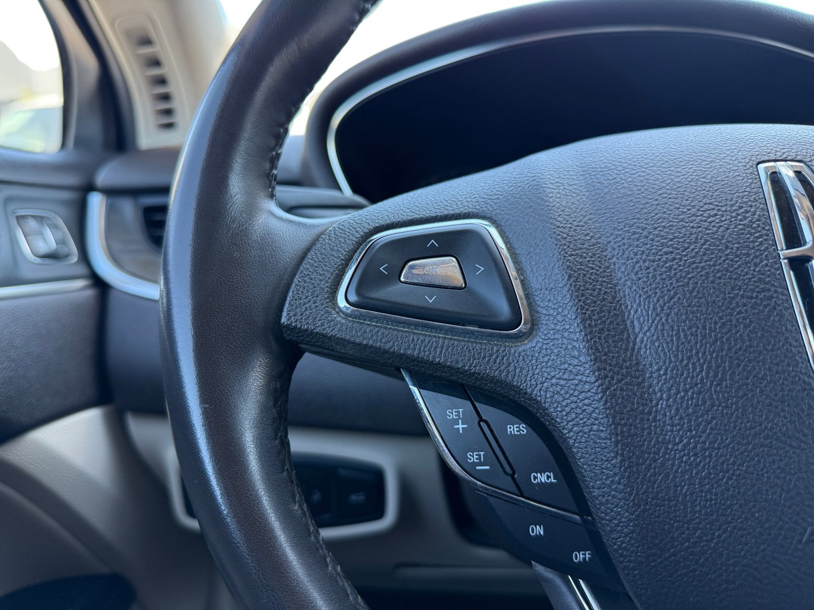 Used 2019 Lincoln MKC Reserve image 11