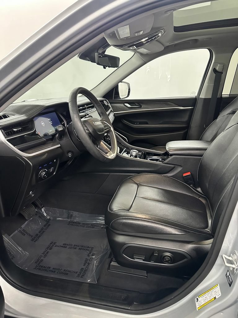 Used 2023 Jeep Grand Cherokee 4WD 4xe w/ Luxury Tech Group II image 11