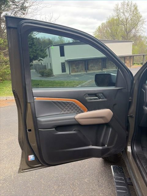 Used 2024 GMC Canyon Denali image 12