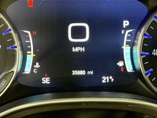 Used 2023 Chrysler Pacifica Touring-L image 32