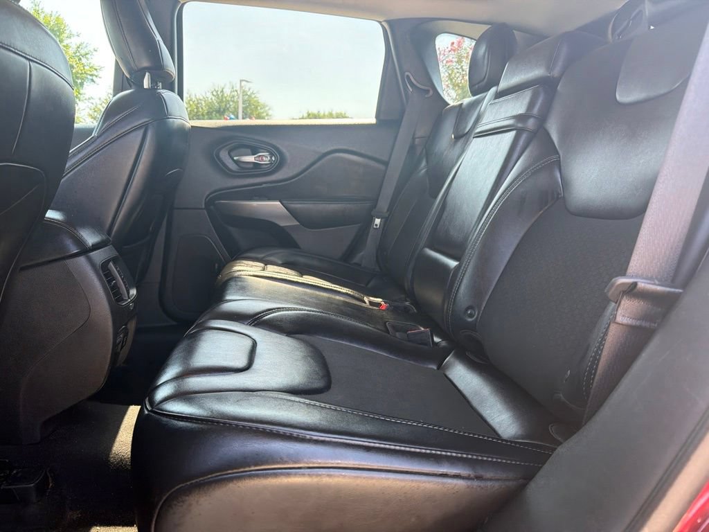 Used 2019 Jeep Cherokee Latitude Plus w/ Comfort/Convenience Group AWD/4WD image 7