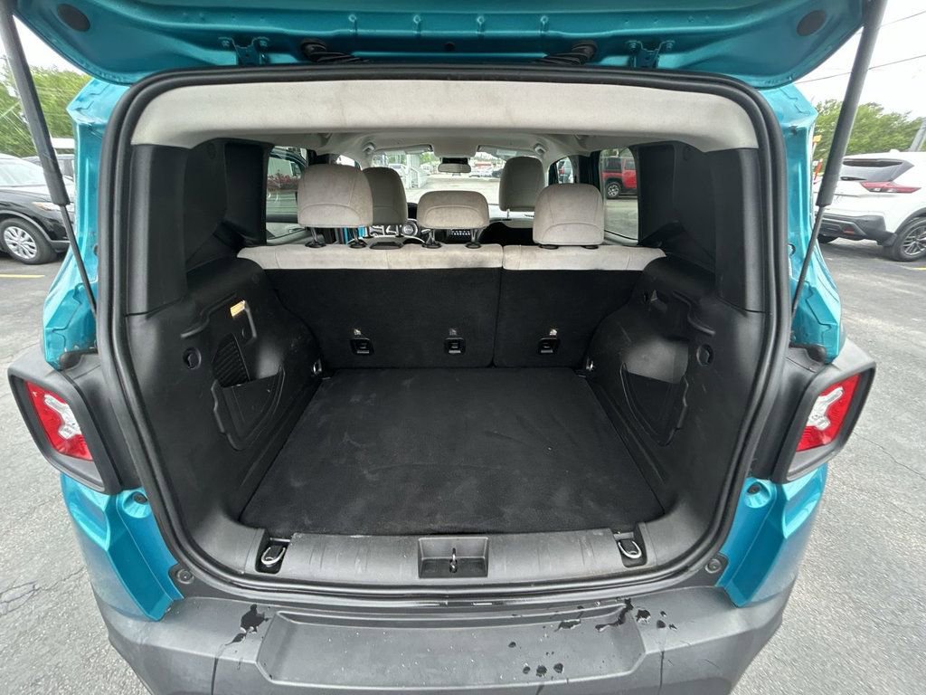 Used 2021 Jeep Renegade Latitude FWD image 22