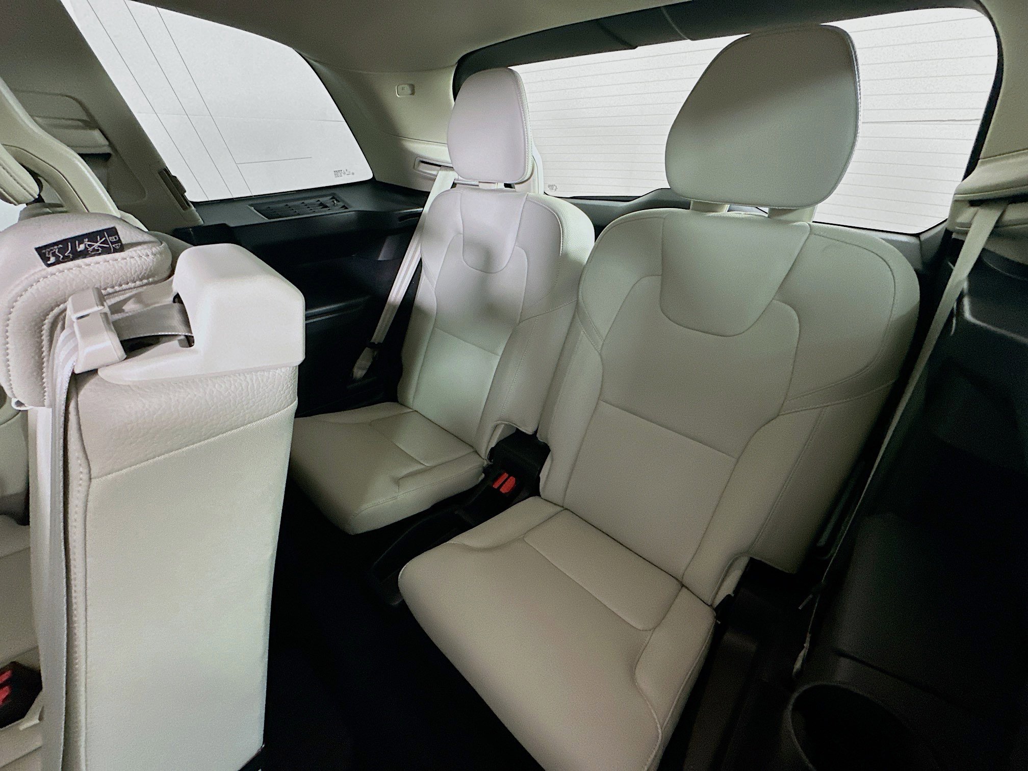 Used 2025 Volvo XC90 B5 Core w/ Protection Package AWD/4WD image 30