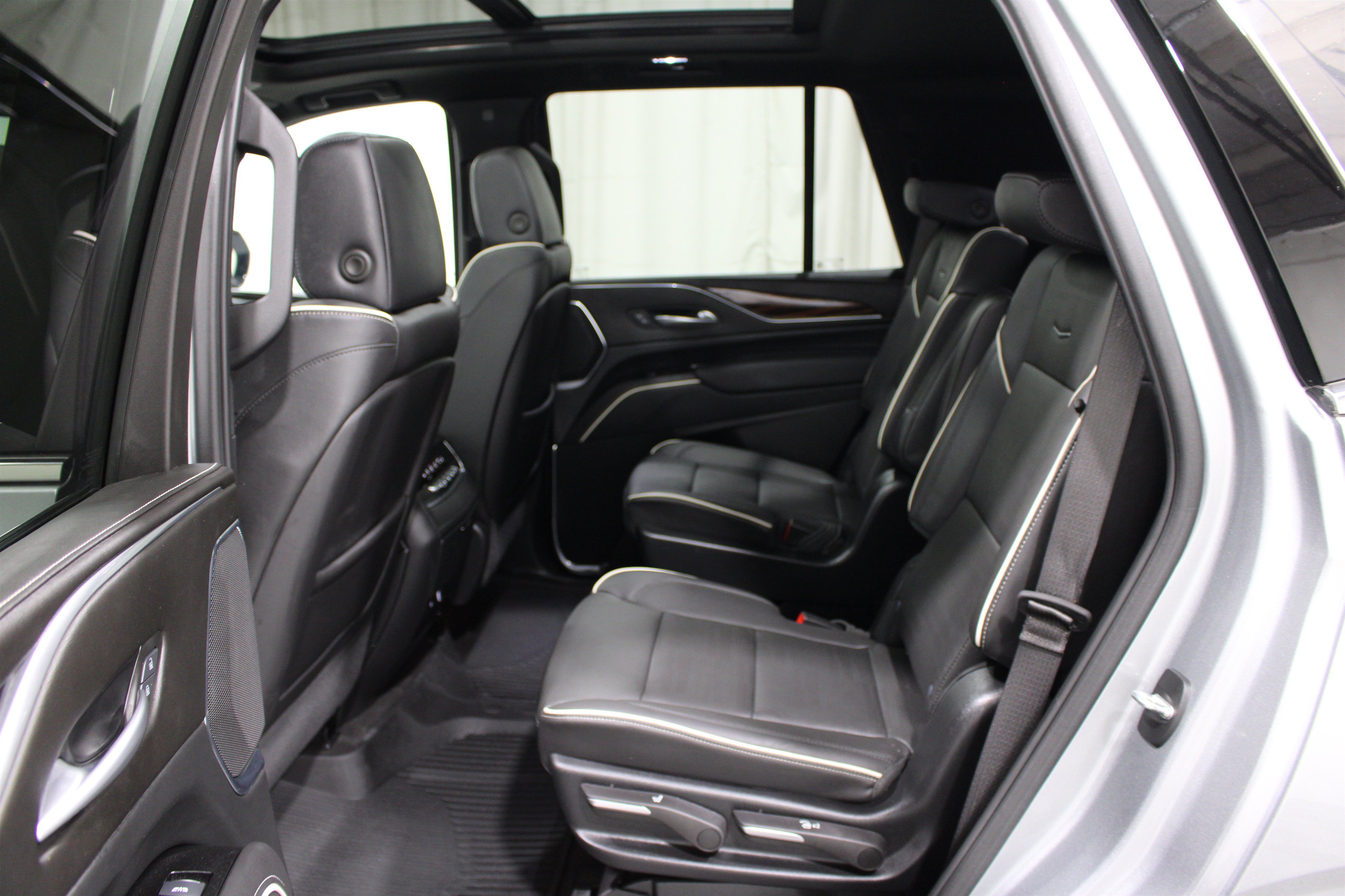 Certified 2024 Cadillac Escalade Premium Luxury w/ Performance Package AWD/4WD image 22