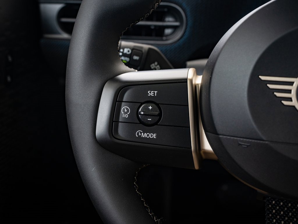 Certified 2025 MINI Cooper 2-Door Hardtop image 23