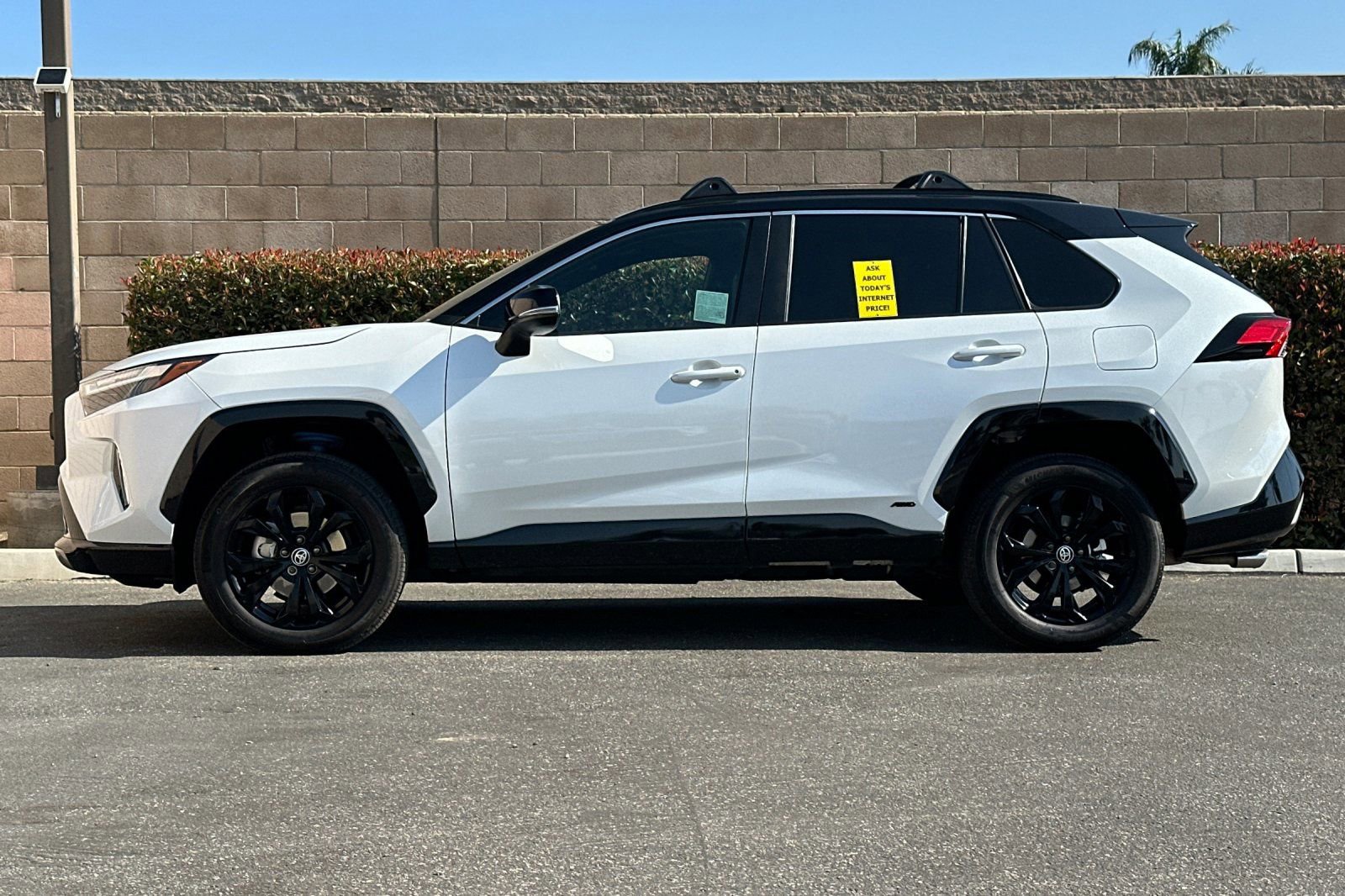 Used 2024 Toyota RAV4 XSE w/ Weather Package AWD/4WD image 7