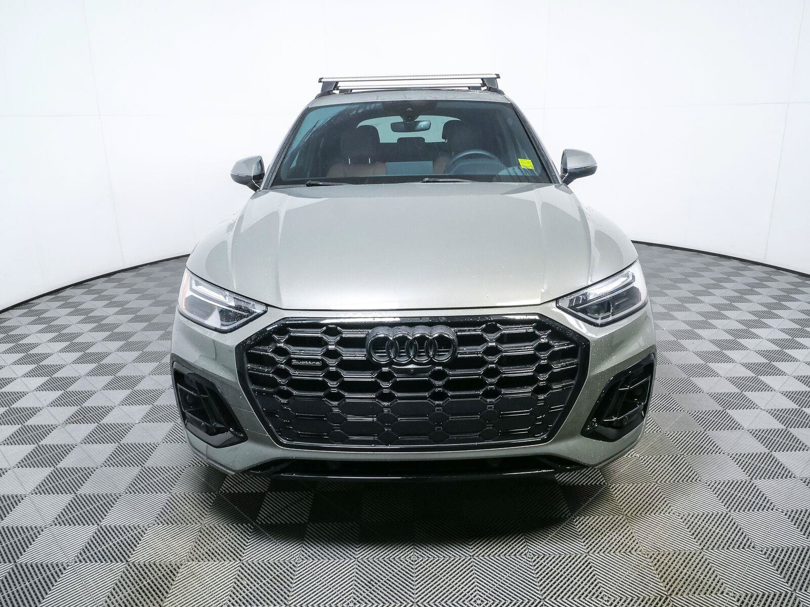 Used 2024 Audi Q5 e Premium Plus w/ Premium Plus Package AWD/4WD image 35