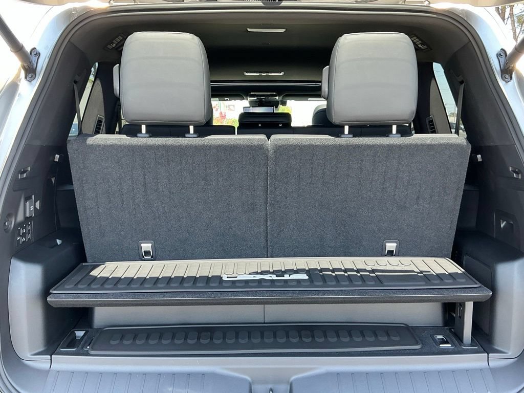New 2026 Lexus LX 700h Luxury AWD/4WD image 17
