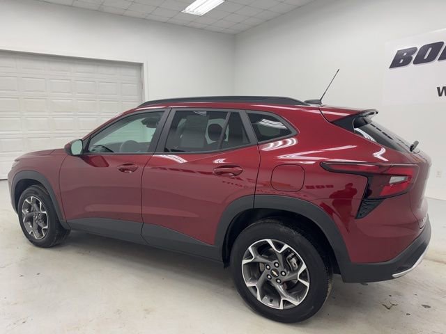 Used 2024 Chevrolet Trax LT FWD image 7