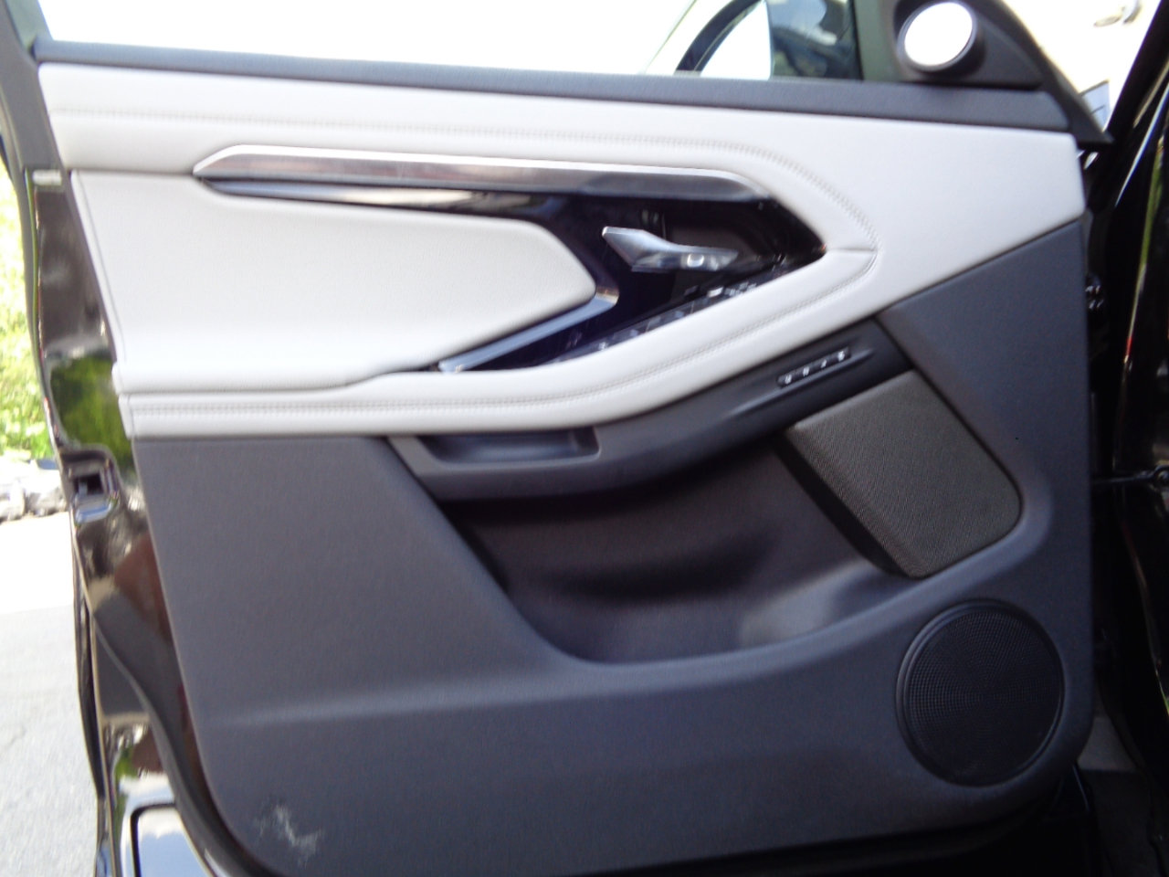 Used 2022 Land Rover Range Rover Evoque R-Dynamic SE image 15