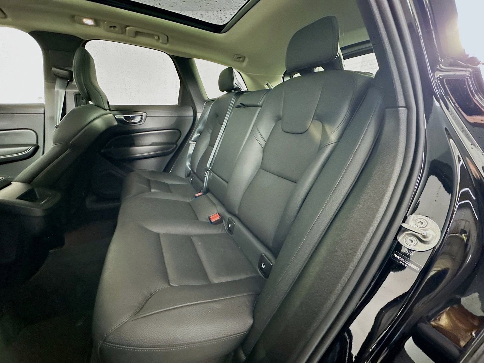 Used 2025 Volvo XC60 B5 Plus image 25