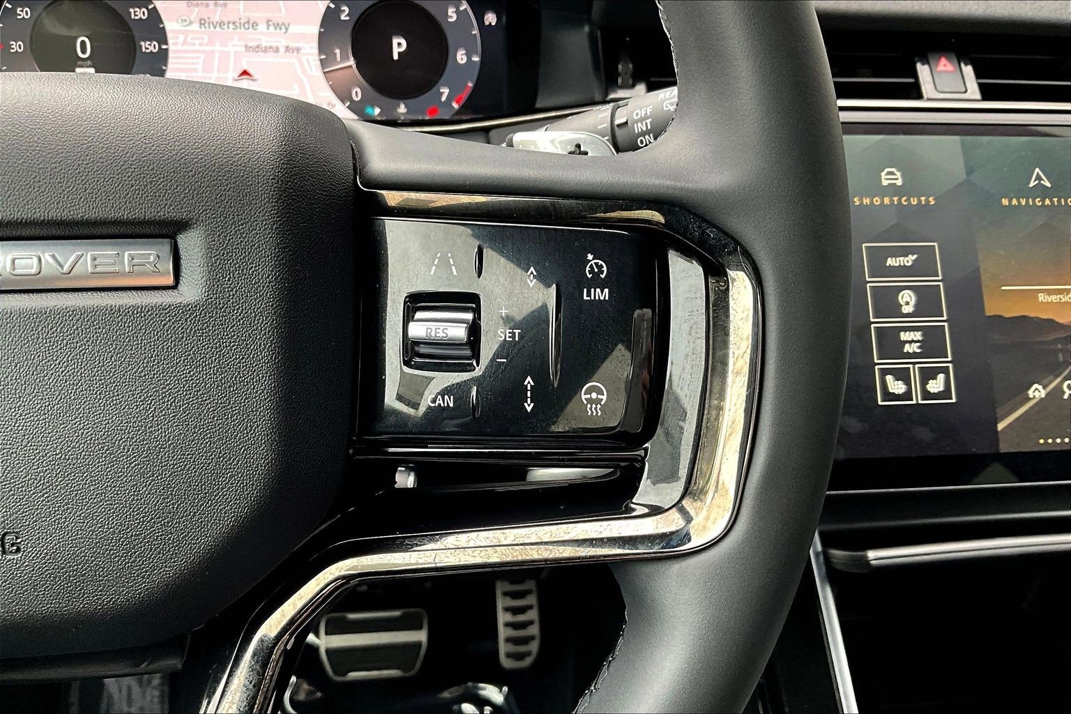 Used 2024 Land Rover Range Rover Evoque Dynamic SE image 19