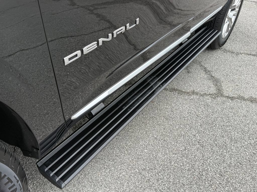 Used 2025 GMC Yukon Denali w/ Sun & Power Step Package AWD/4WD image 9