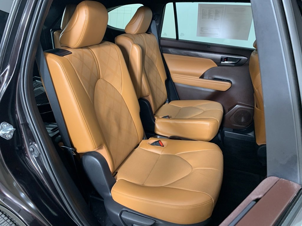 Used 2022 Toyota Highlander Platinum image 25