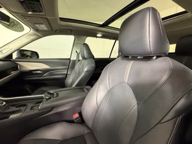 Used 2024 Toyota Grand Highlander AWD image 5
