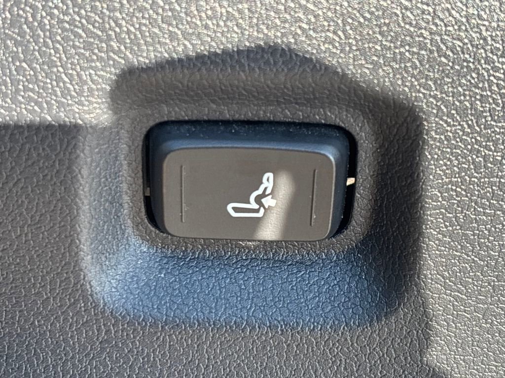 Used 2025 Toyota Tacoma SR image 8