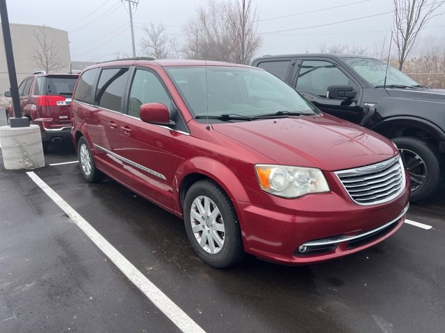 Used 2014 Chrysler Town & Country Touring image 3
