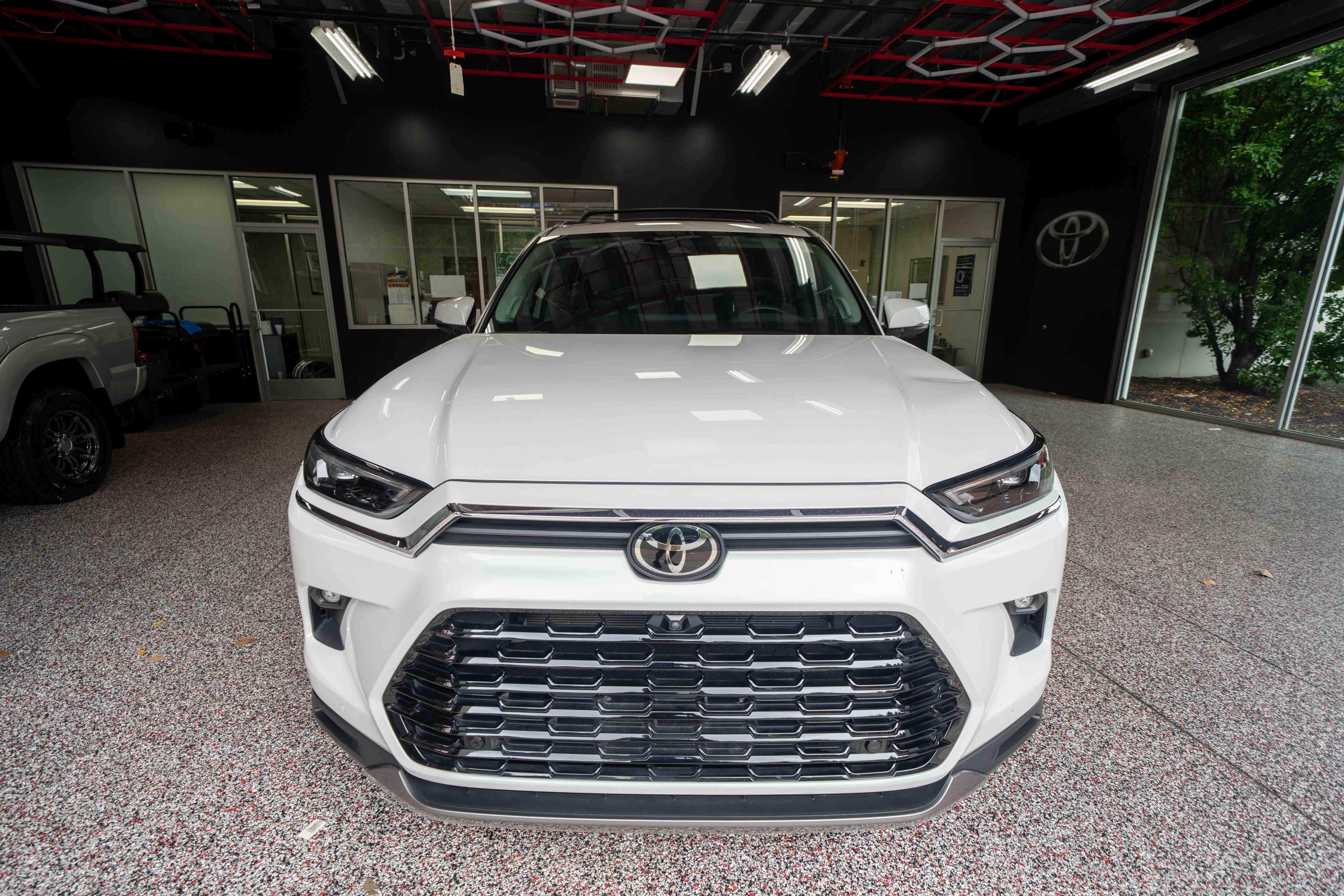Used 2024 Toyota Grand Highlander AWD image 6