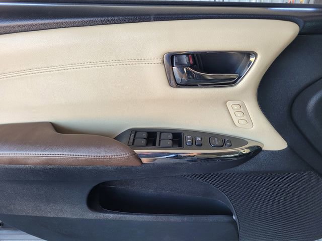 Used 2013 Toyota Avalon XLE Touring FWD image 18