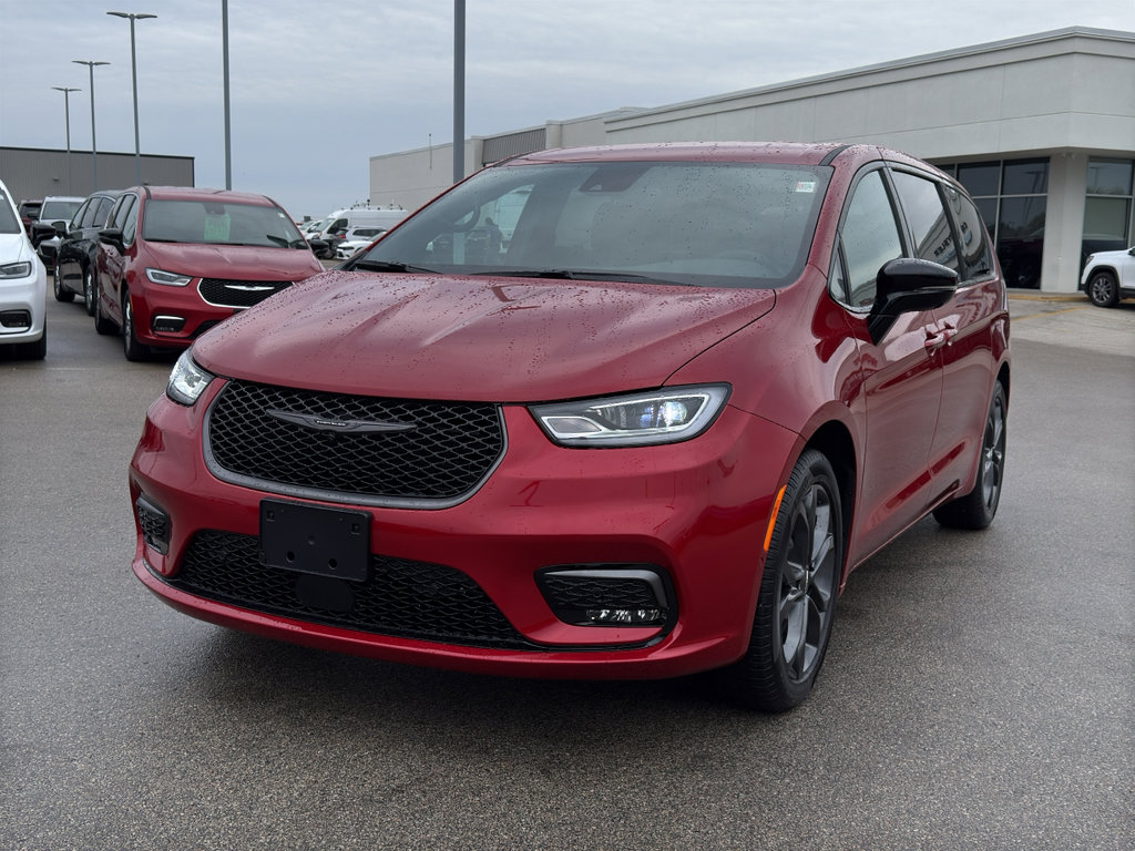 New 2026 Chrysler Pacifica Select FWD image 2